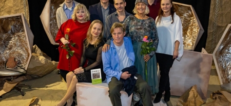 Újra műsoron A kutyatartó lány